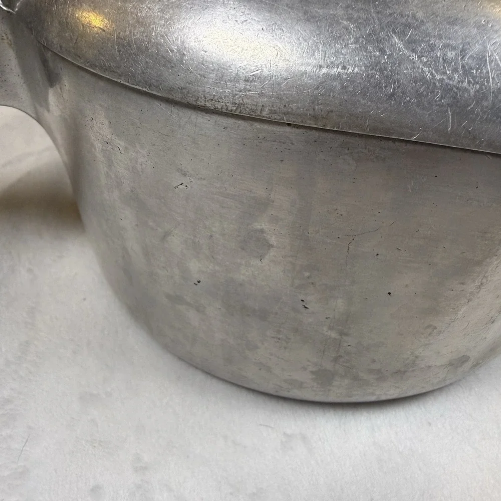 Vintage Wagner Ware Magnalite Sidney 3 QT Sauce Pan Dual Spout 4683-M w/ Lid